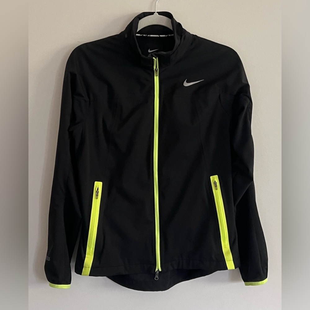 Nike Shield Lightweight Running Jacket in Black Size S